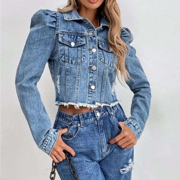 Chic medium wash puff sleeve button up denim jacket - Picture 4 of 5